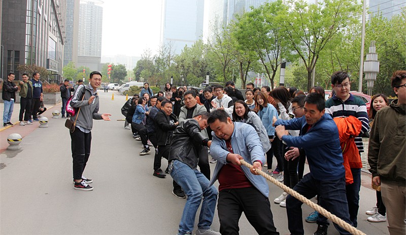陕西BC贷集团工会组织进行春季拔河角逐 陕西BC贷集团工会组织进行春季拔河角逐