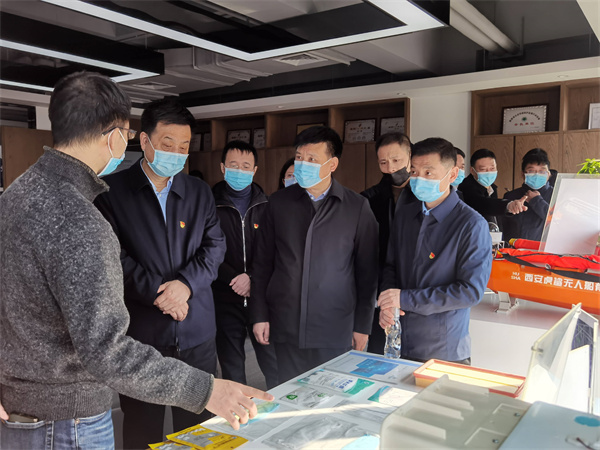 省国资委党委委员、驻委纪检监察组组长贺向东到秦创原陕西BC贷集团创新中心调研 省国资委党委委员、驻委纪检监察组组长贺向东到秦创原陕西BC贷集团创新中心调研